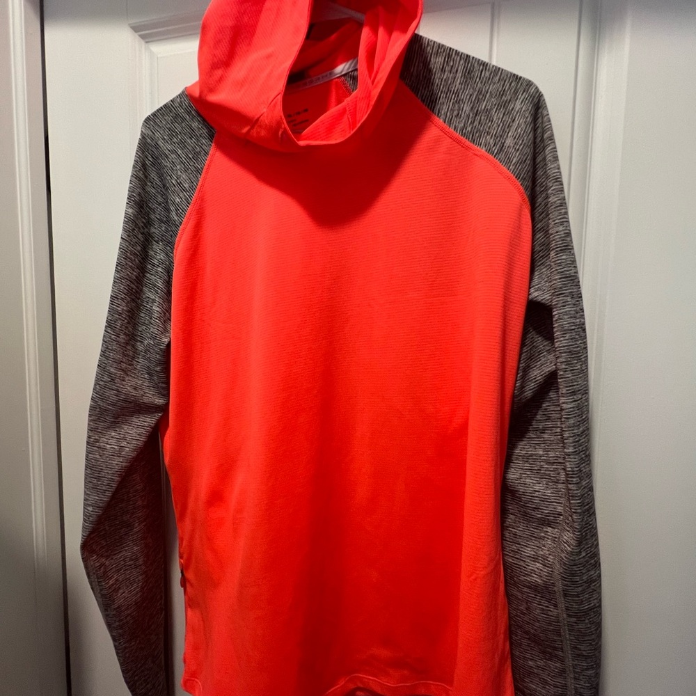 Under Armour Reflective RUN Lightweight Hoodie SIZE XL WOMEN'S, threadborne